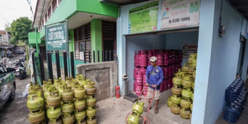 Menteri Bahlil: Stok LPG 3 Kg Sudah Masuk ke Pengecer-Pengecer