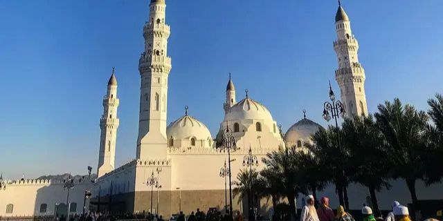 Unik, Bangunan Masjid Dengan Atap Baret TNI Berpangkat Jenderal Bintang 4
