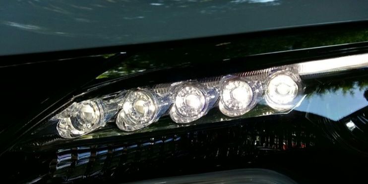 Panduan Menggunakan Lampu Kendaraan Saat Hujan untuk Menjamin Keamanan Berkendara