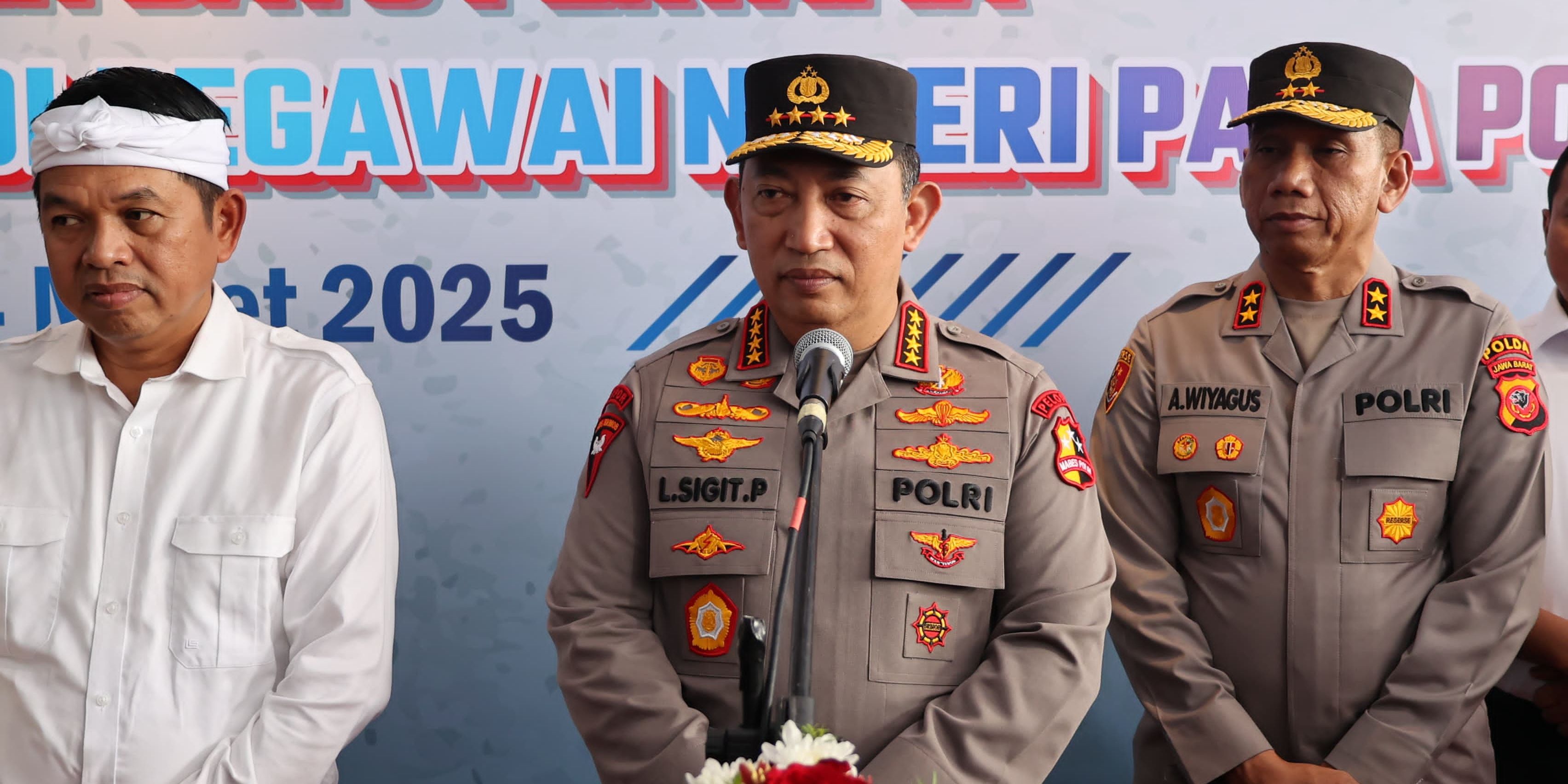 VIDEO: Kapolri Listyo Mutasi 10 Kapolda, Herimen Jenderal Penciduk John Kei Pegang Komando di Riau