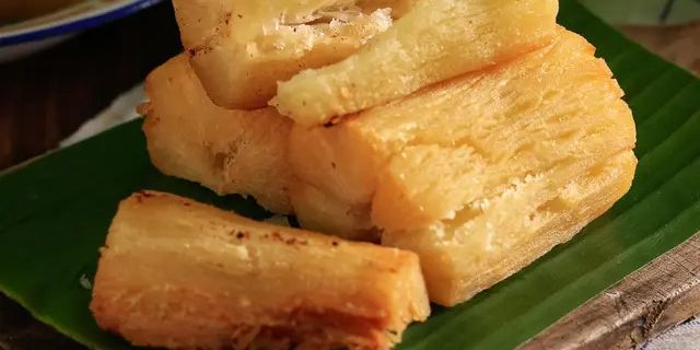 Cara Menggoreng Singkong yang Merekah dan Renyah dengan Cukup Satu Bahan Dapur