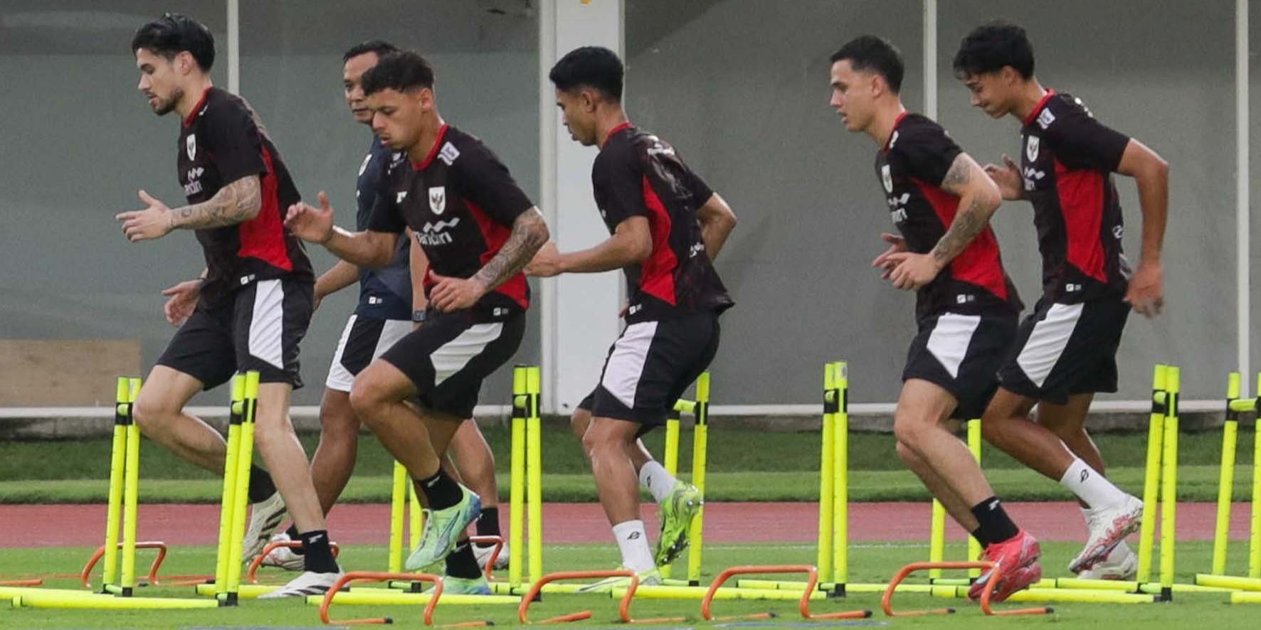 FOTO: Jelang Lawan Bahrain, Timnas Latihan di Stadion Madya Senayan