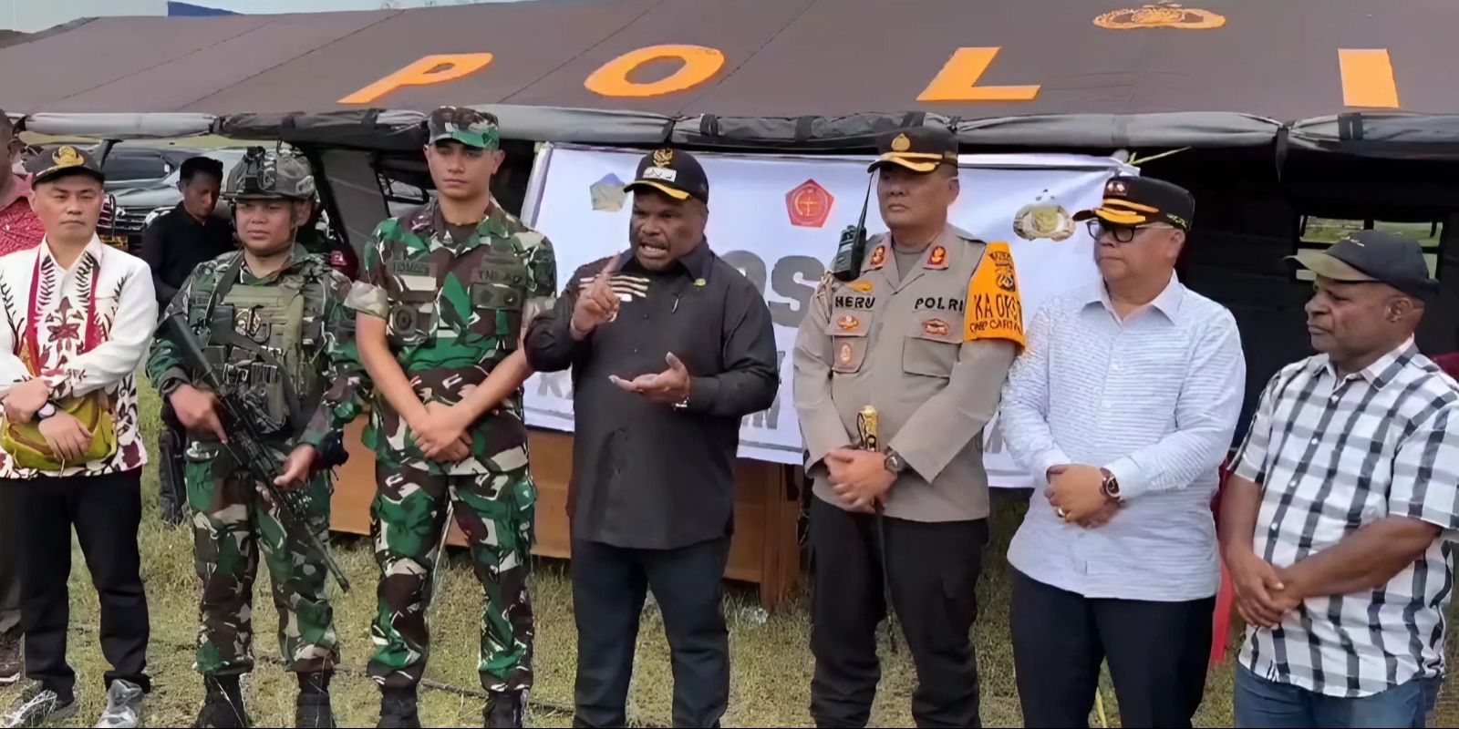 Bupati Yahukimo Bantah Tentara-Polisi Jadi Guru dan Nakes di Papua