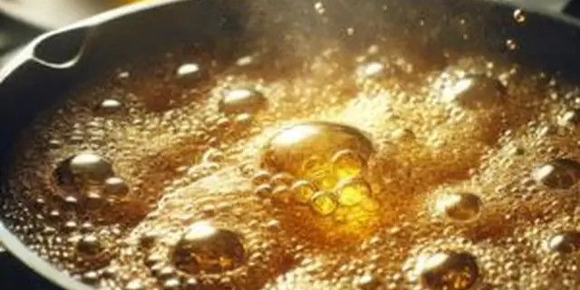 Cara Menggunakan Minyak Goreng Bekas Secara Sehat untuk Memasak Tanpa Bau dan Warna Hitam