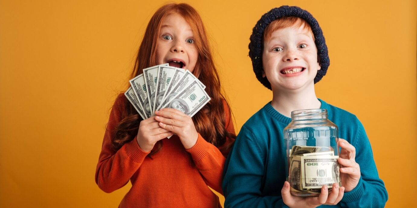 Nabung di Bank atau Investasi? Ini Cara Mengatur Uang THR Anak Sesuai Usianya