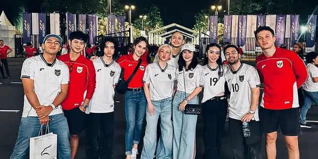 Lagi Ditinggal Dinas Suami, 6 Potret Febby Rastanty Asik Nonton Timnas Indonesia di GBK Bareng Teman-Teman