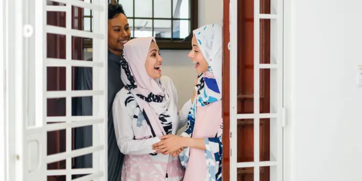 7 Rekomendasi Buah Tangan Berkesan Saat Silaturahmi ke Rumah Calon Mertua, Bikin Langsung Disayang Camer