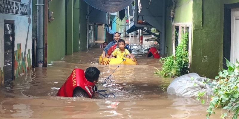 Update Banjir Jakarta: 77 RT dan 5 Ruas Jalan Masih Tergenang