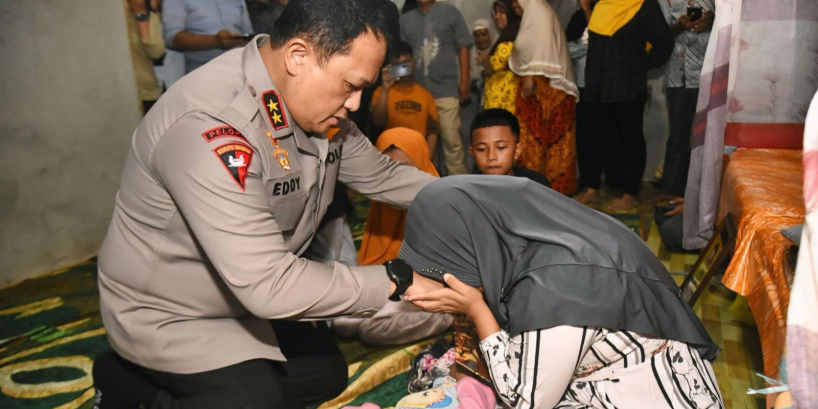 Gugur Saat Lerai Bentrokan, Bripka Husni Dianugerahi Kenaikan Pangkat Anumerta