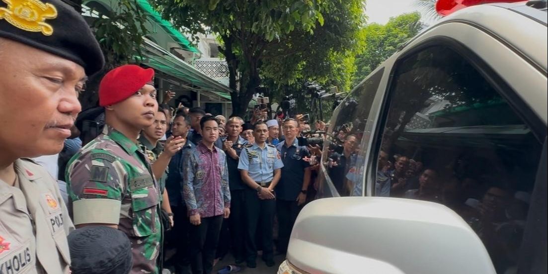 Wapres Gibran Melayat dan Salat Jenazah Almarhumah Titiek Puspa
