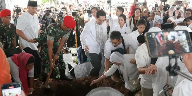 Kejutan Kedekatan Titiek Puspa Dengan TNI Hingga Pemakaman 'Dikawal' Kopassus Sampai Liang Lahat
