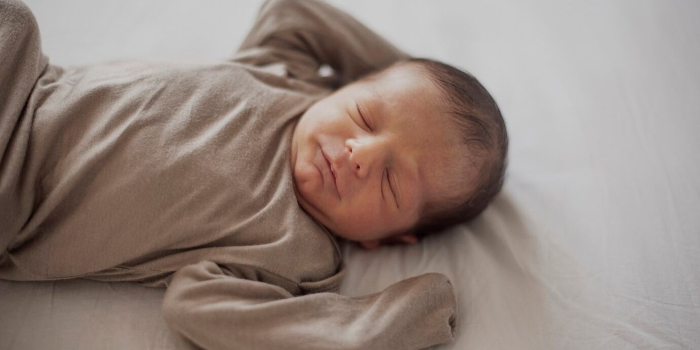 Berapa Lama Bayi Baru Lahir Tidur? Ini Pola Tidur, Tanda Lemas, dan Tips Mengatur Tidurnya
