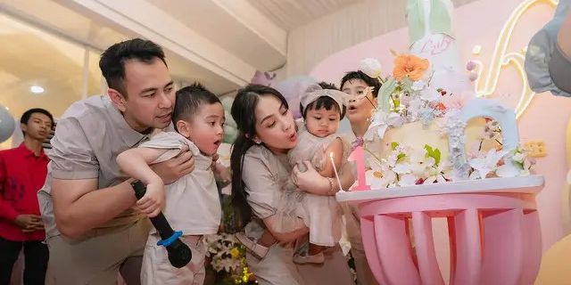 10 Potret Kemeriahan Momen Ulang Tahun Baby Lily Anak Raffi Ahmad dan Nagita Slavina di Rumah Andara, Kompak Pakai Baju Serba Krem