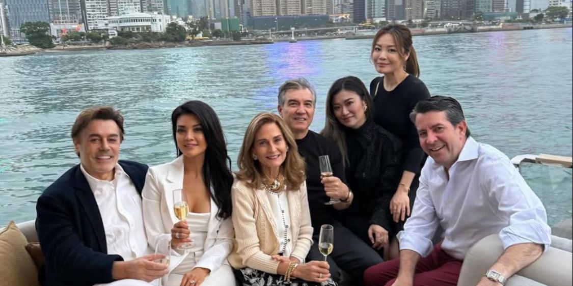 7 Potret Cantik Menawan Farah Quinn Rayakan Ulang Tahun ke-45, Tampil Elegan Di Kapal Pesiar Hong Kong