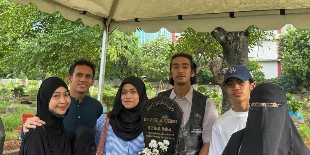 Umi Pipik Kenang 12 Tahun Kepergian Ustaz Jefri, Tulis Doa dan Pesan Menyentuh Hati