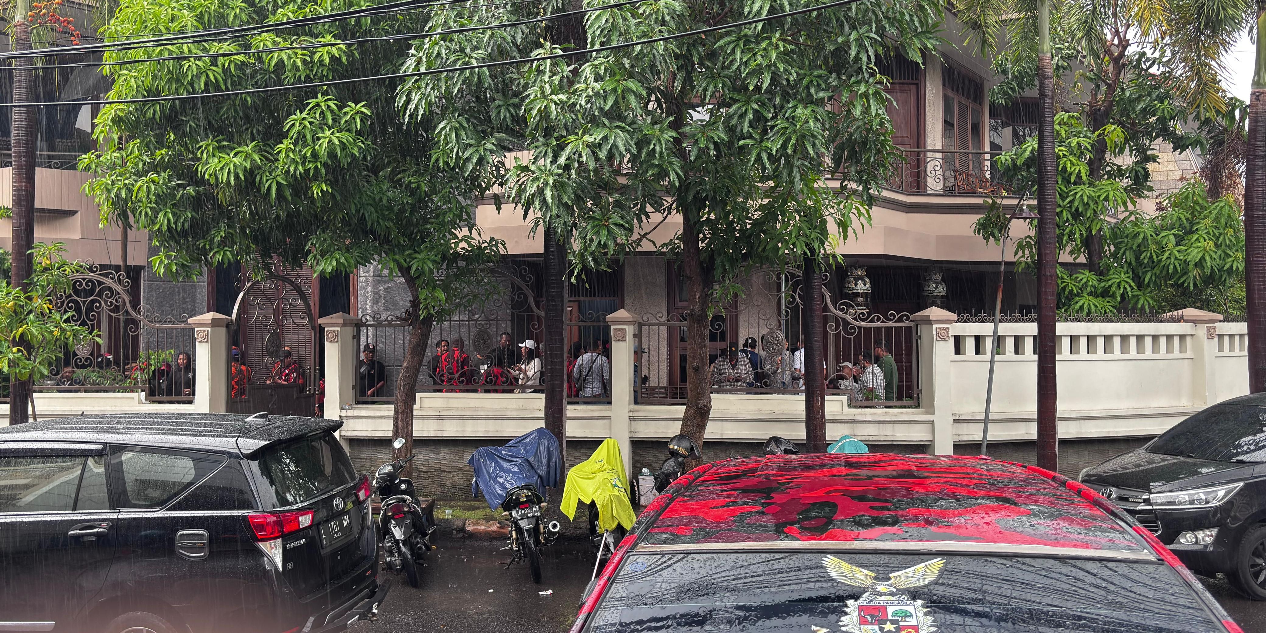 KPK Geledah Rumah La Nyalla, Keluarga Klaim Tak Ada Barang yang Disita