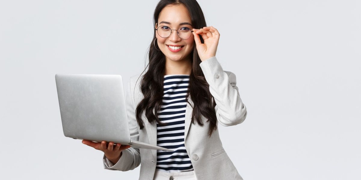 5 Inspirasi Model Jas Wanita Modern dan Elegan untuk April 2025, Bikin Tampilan Lebih Elegan