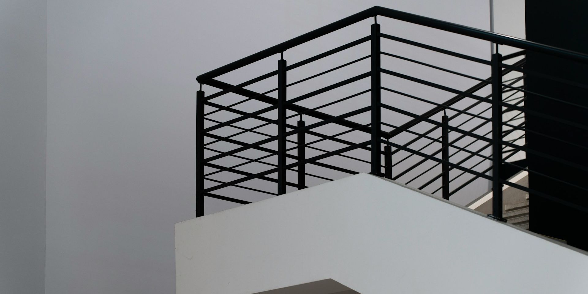 Desain Tangga Besi Minimalis Modern untuk Rumah Idaman