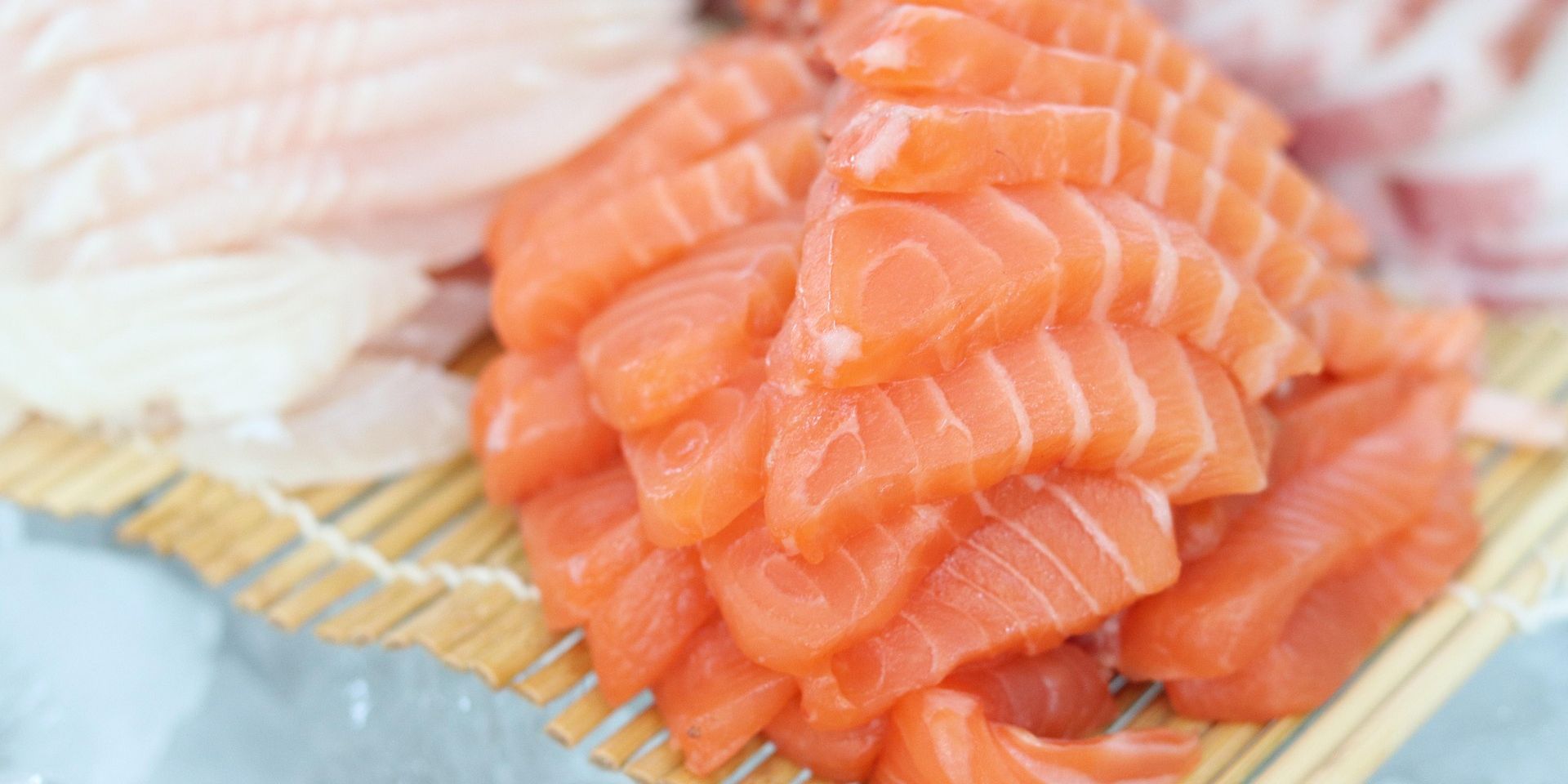 Mengupas Keamanan Konsumsi Ikan Mentah dalam Sushi dan Sashimi