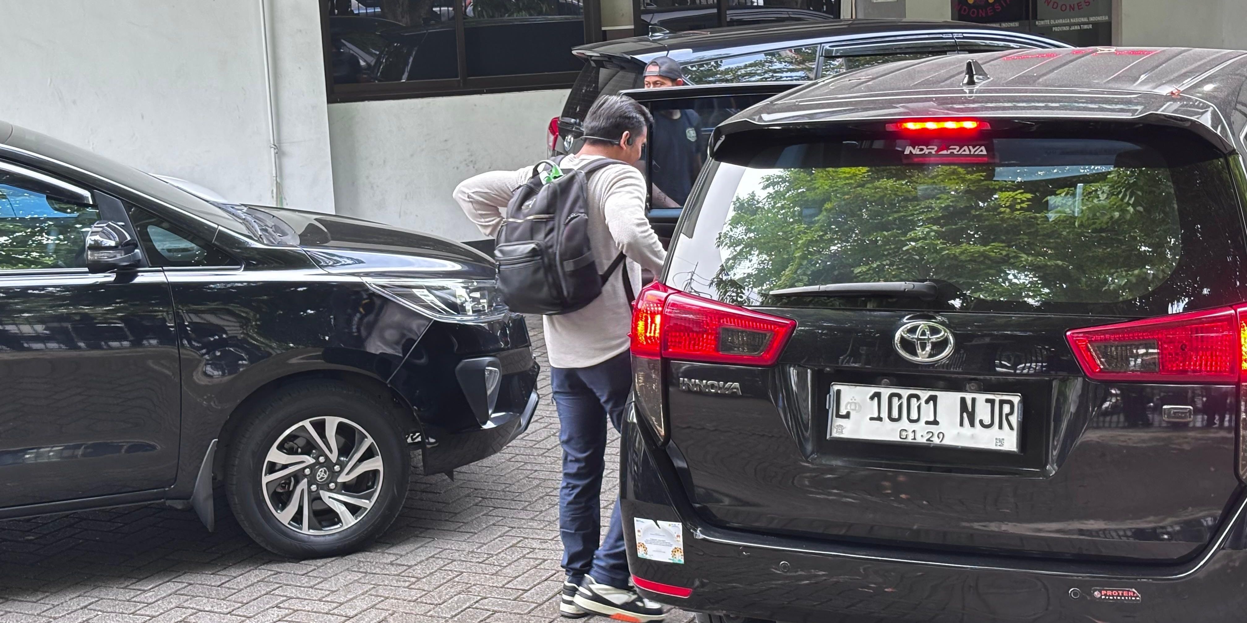 Geledah Kantor KONI Jatim, KPK Bawa Koper Diduga Terkait Korupsi Hibah