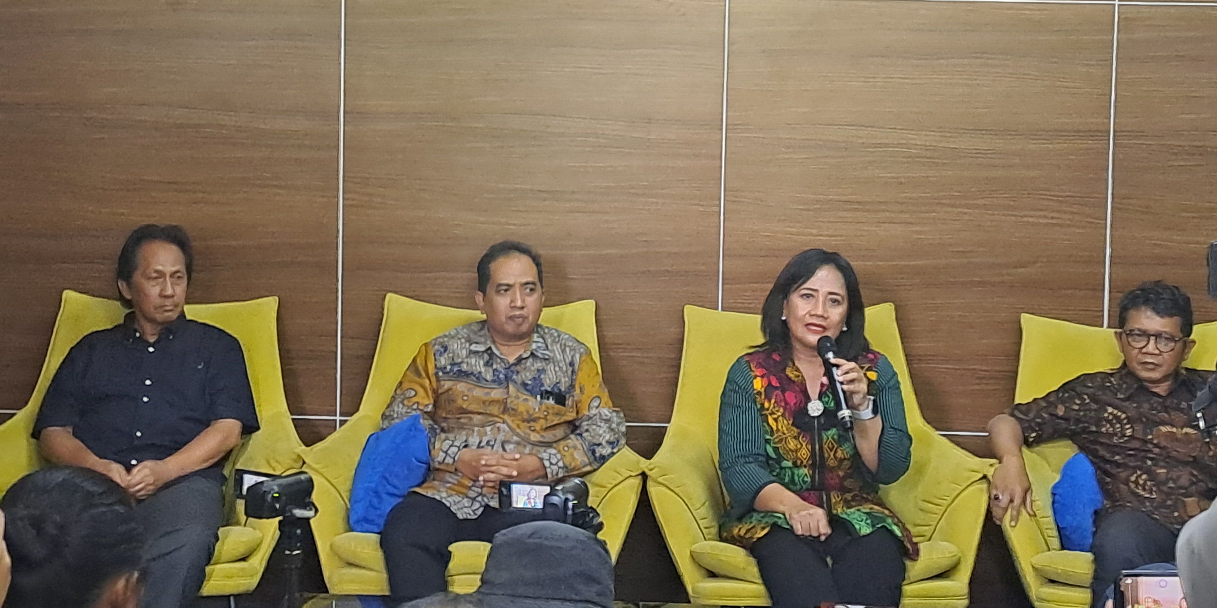 Ijazah Asli yang Memegang Adalah Pak Jokowi