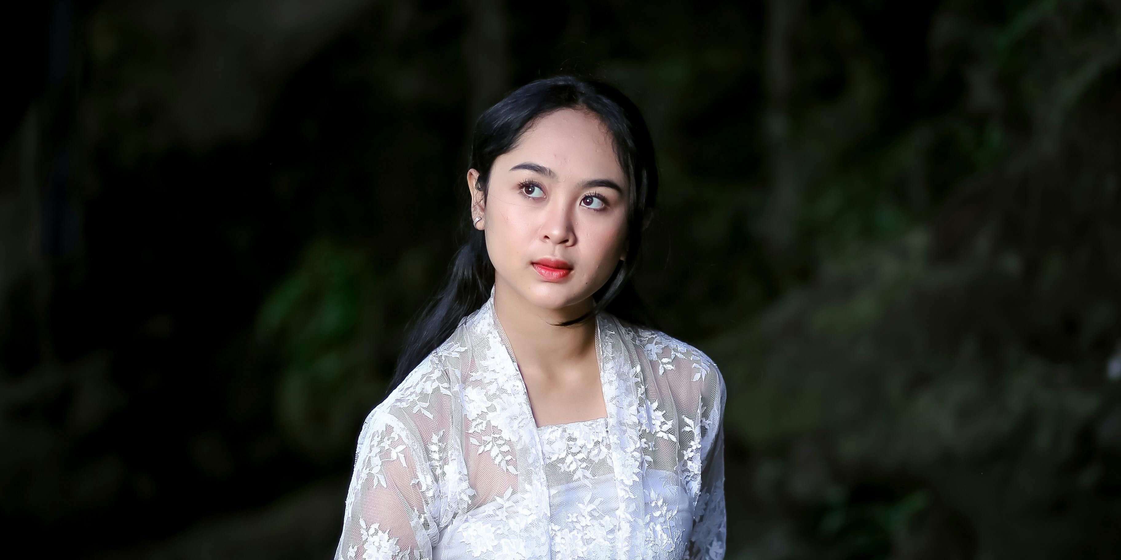 5 Model Kebaya Modern yang Sederhana namun Mewah untuk April 2025.