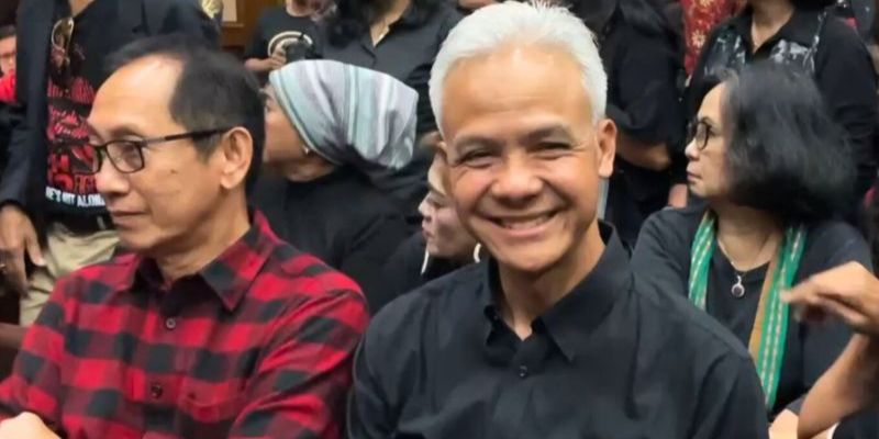 Beri Dukungan, Ganjar Hadiri Sidang Hasto Kristiyanto