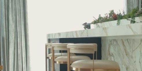 Desain Meja Bar Minimalis untuk Dapur Modern