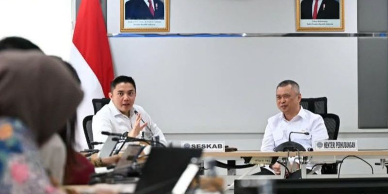 Adab Seskab Teddy Jemput Tamu Penting Istana, Tak Injak Karpet Ikuti Prabowo