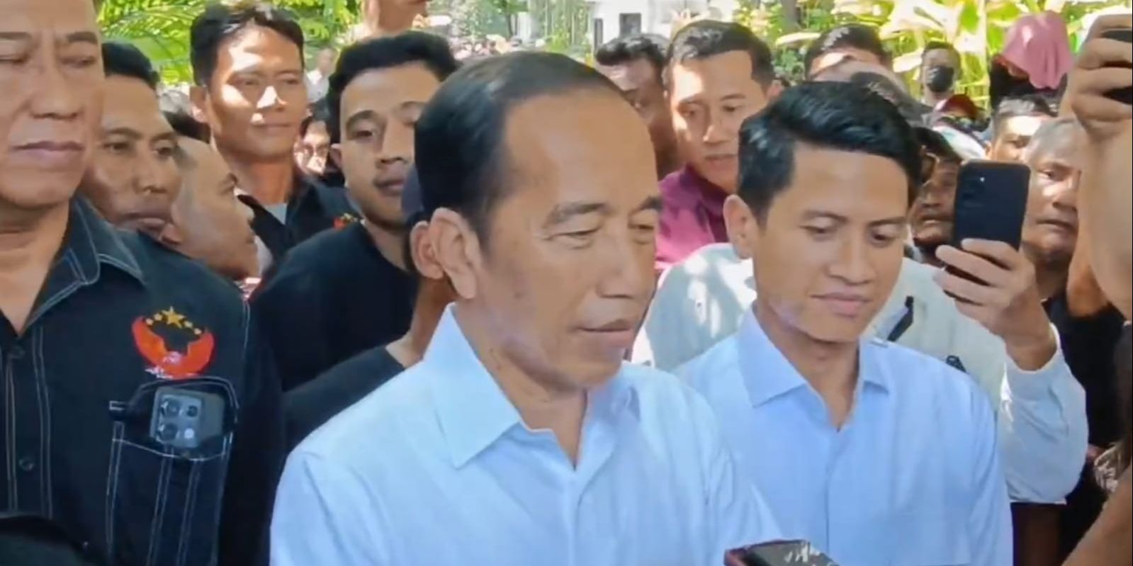 Jurnalis Lihat Transformasi Jokowi di Ijazah, SMA Gondrong saat Kuliah Berkacamata