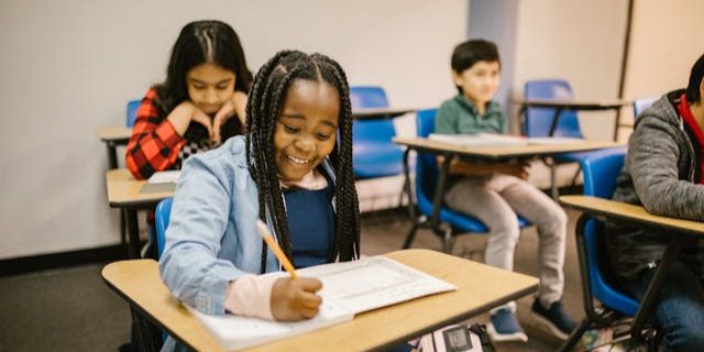 Guru di China Punya Cara Tak Biasa Atasi Murid yang Suka Ngobrol di Kelas, Bisa Ditiru!