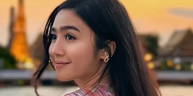 7 Potret Cantik Menawan Febby Rastanty di Thailand, Cosplay Jadi Anak Senja di Kuil Wat Arun