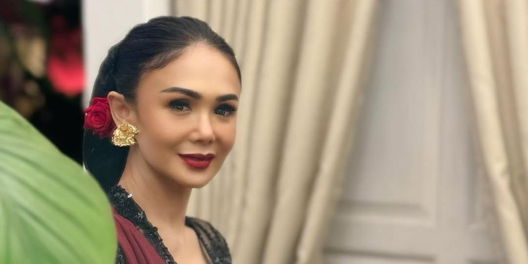 7 Potret Cantik Awet Muda Yuni Shara dalam Balutan Kebaya dan Baju Adat, Bisa Jadi Inspirasi Tampil Elegan di Hari Kartini