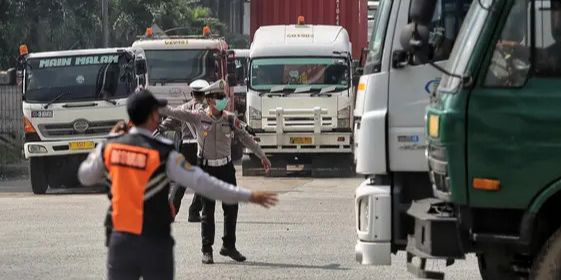 Potret Petugas Gabungan Urai Kemacetan Horor Berhari-hari di Tanjung Priok