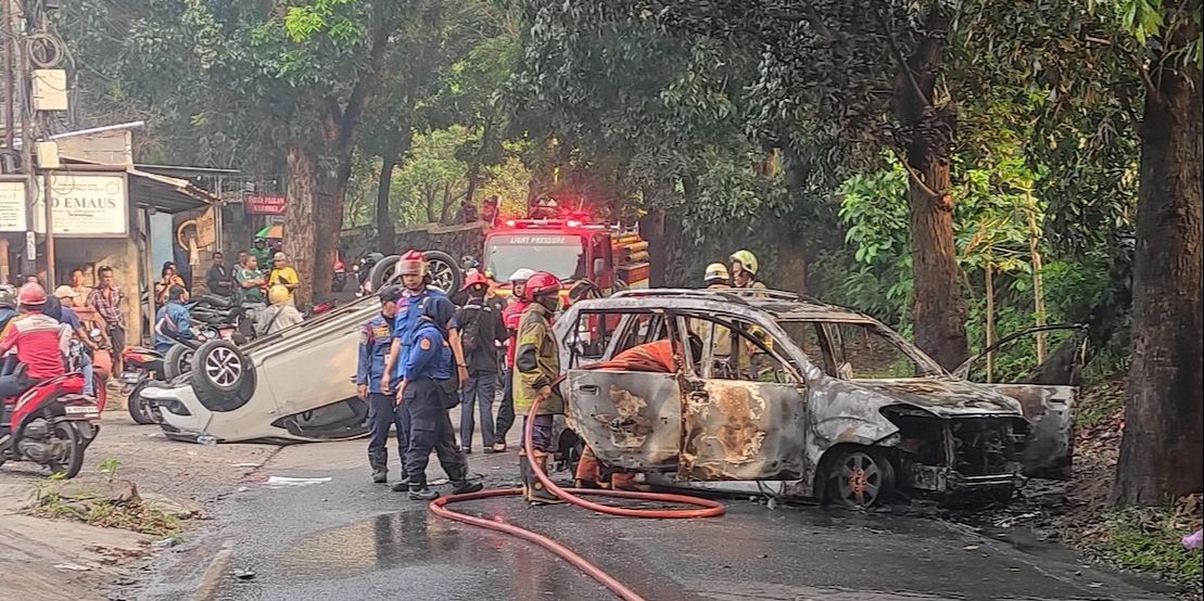 Duduk Perkara Penyebab Awal 3 Mobil Polisi di Depok Dibakar Warga