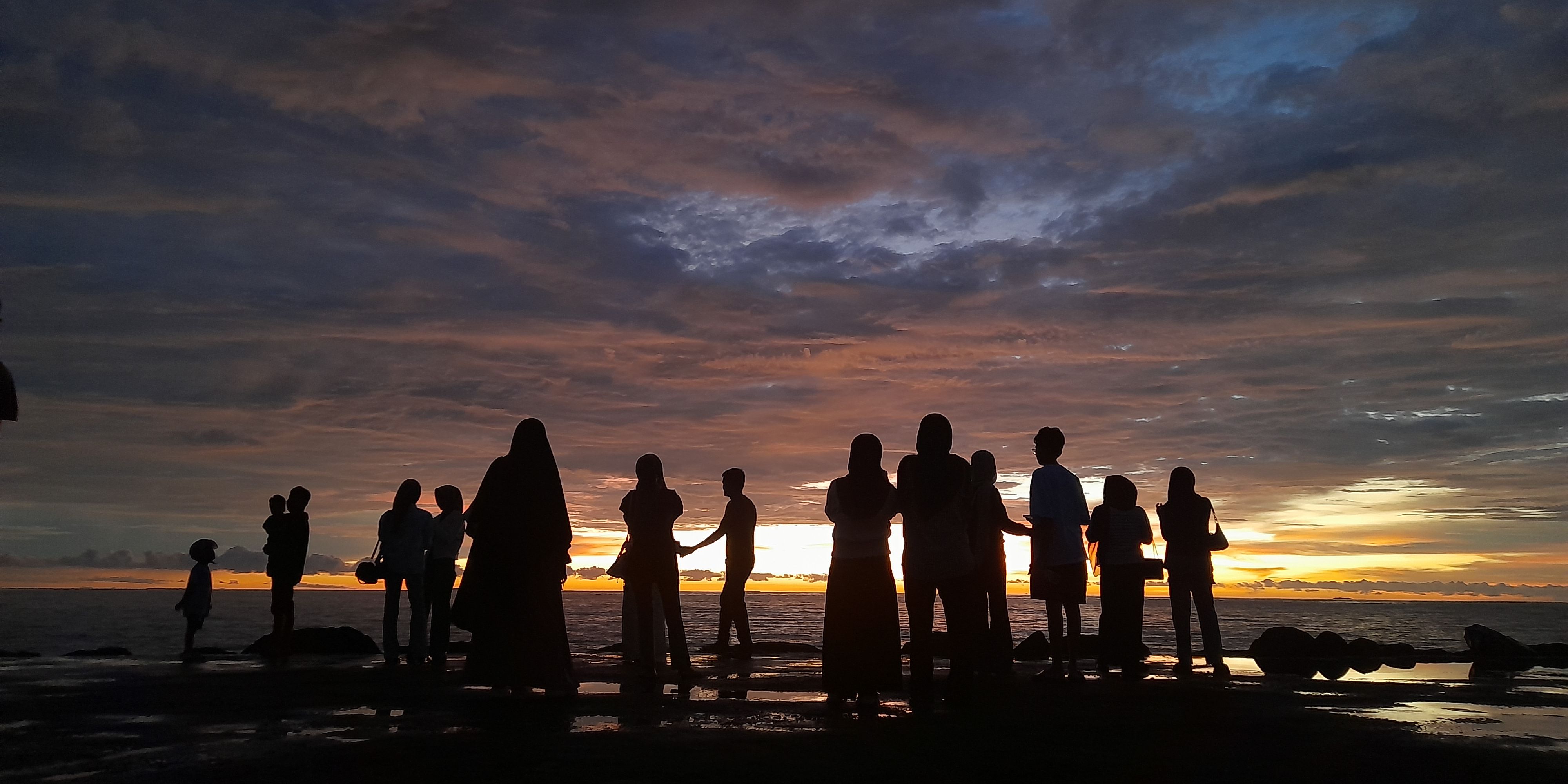 Akhir Pekan Bingung Mau ke Mana? Ini 4 Pantai Cantik di Padang Cocok Buat Healing