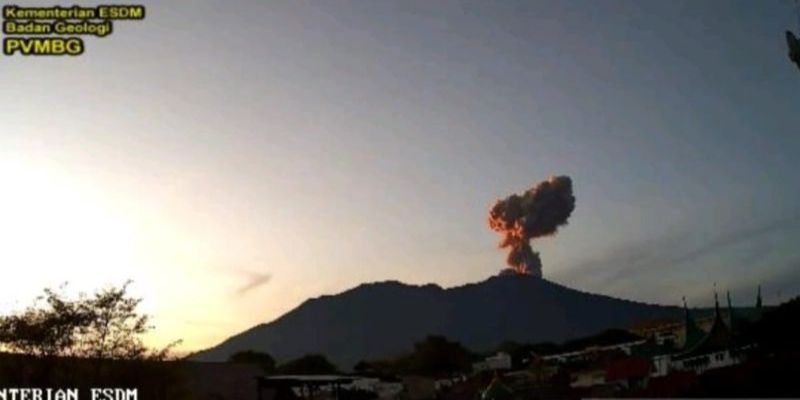 Gunung Marapi Erupsi, Muntahkan Abu Vulkanik Setinggi 1 Km