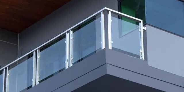 Desain Railing Balkon Minimalis, Solusi Elegan untuk Hunian Modern