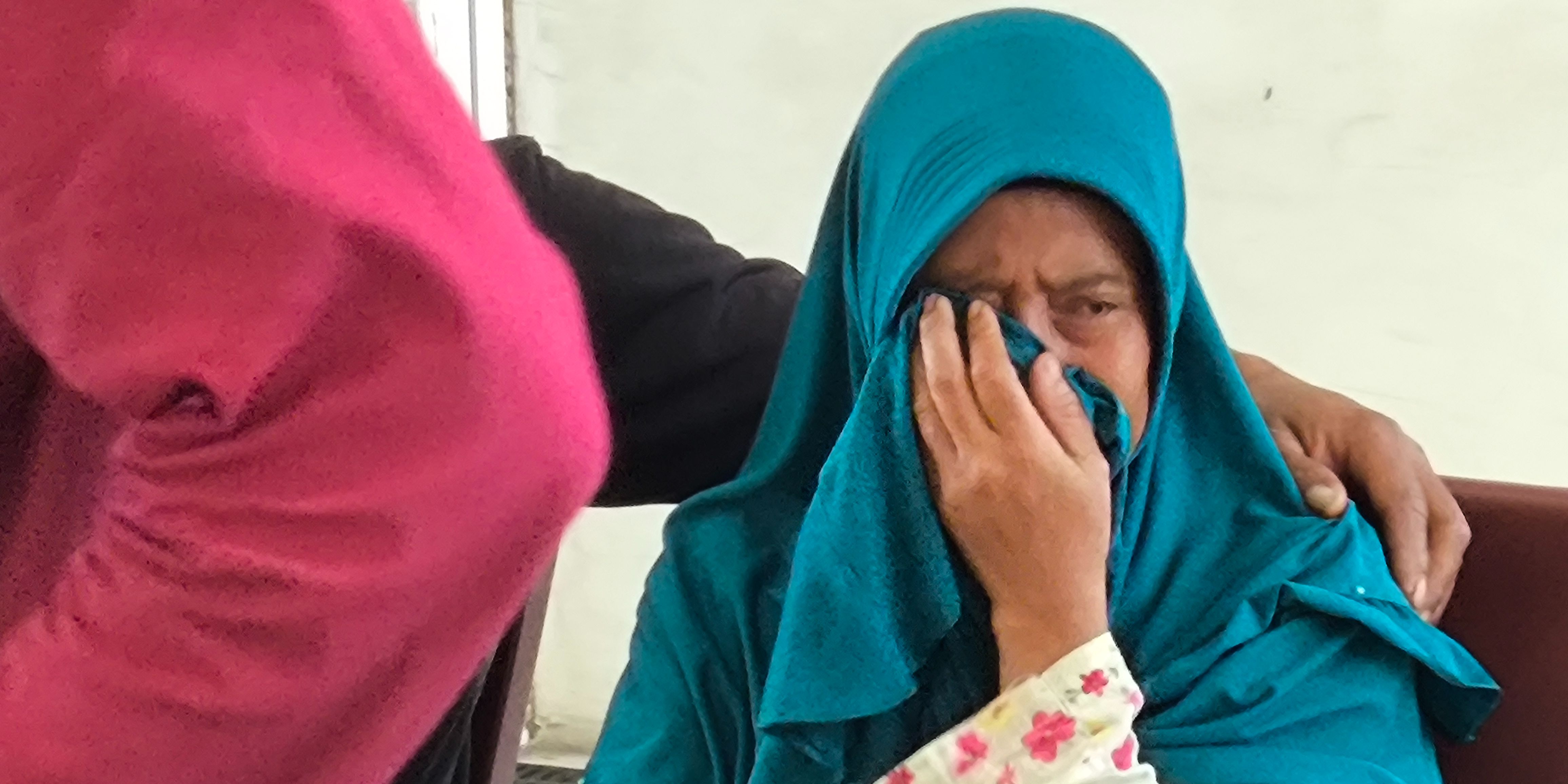 Datangi Kamar Jenazah, Tangis Orangtua SA Pecah Tak Menyangka Anaknya Korban Mutilasi di Serang