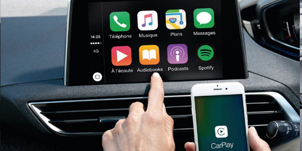 5 Cara Hubungkan HP ke TV Mobil
