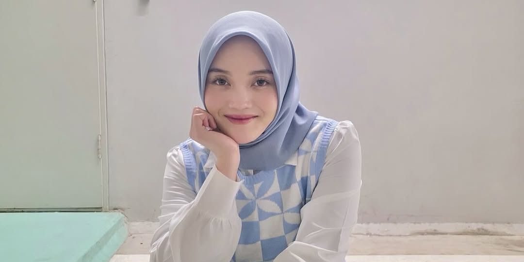 Mengintip Dapur Putri Delina dengan Desain American Classic Berpadu dengan Nuansa Tosca