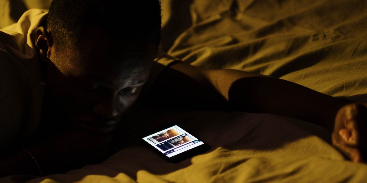 Screen Time Sebelum Tidur: Penyebab Utama Insomnia? Penelitian Ungkap Fakta Mengejutkan!