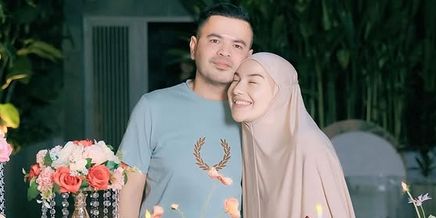 Cuma Pakai Daster dan Kerudung Instan, 6 Potret Cantik Natural Irish Bella Tanpa Makeup saat Dapat Kejutan Ulang Tahun dari Haldy Sabri
