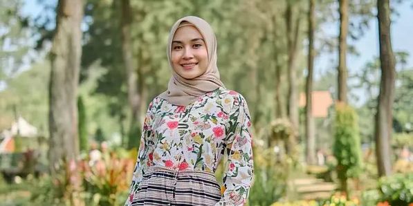Inspirasi 5 Gaya Gamis Modern yang Unik, Cocok Digunakan Berbagai Acara di 2025