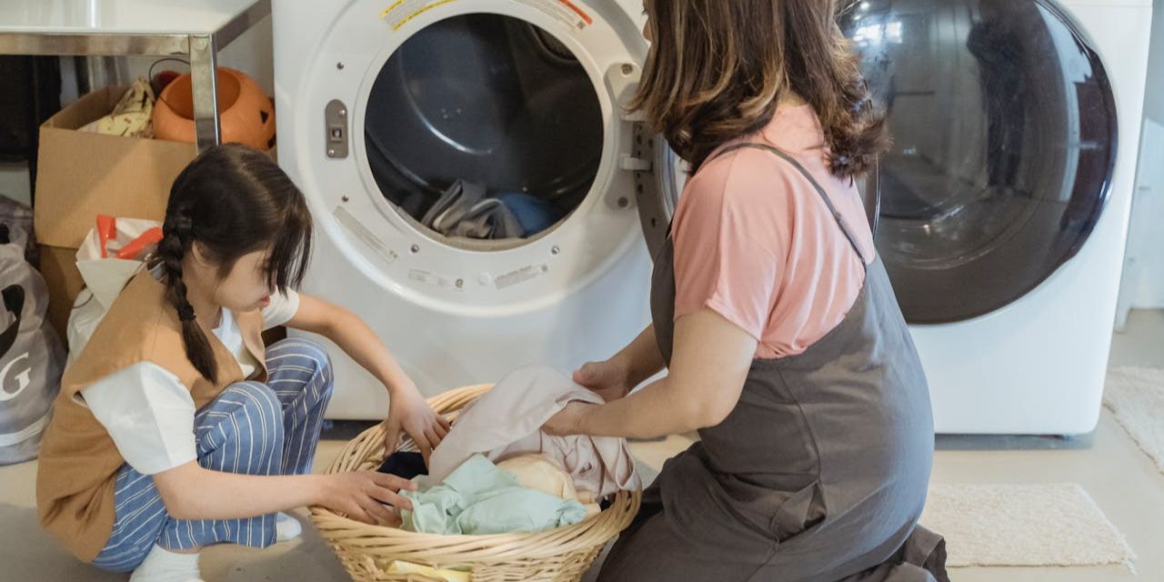 Menumbuhkan Rasa Tanggung Jawab Anak Lewat Tugas Rumah Tangga