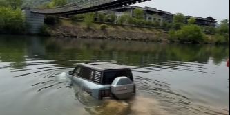 Mengenal BYD Yangwang U8: Mobil Listrik yang Mampu Menyeberangi Sungai