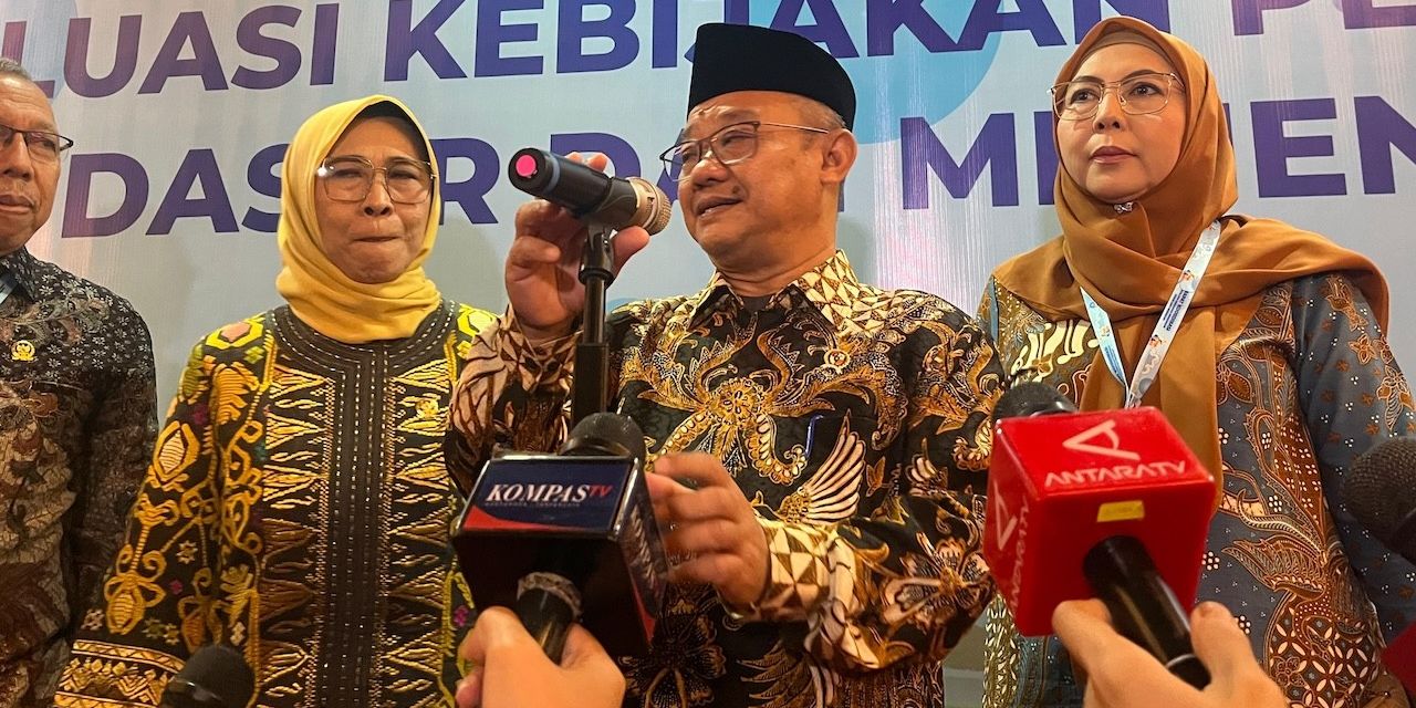Beda dengan Dedi Mulyadi, Mendikdasmen Izinkan Wisuda Selama Tak Memberatkan Orang Tua