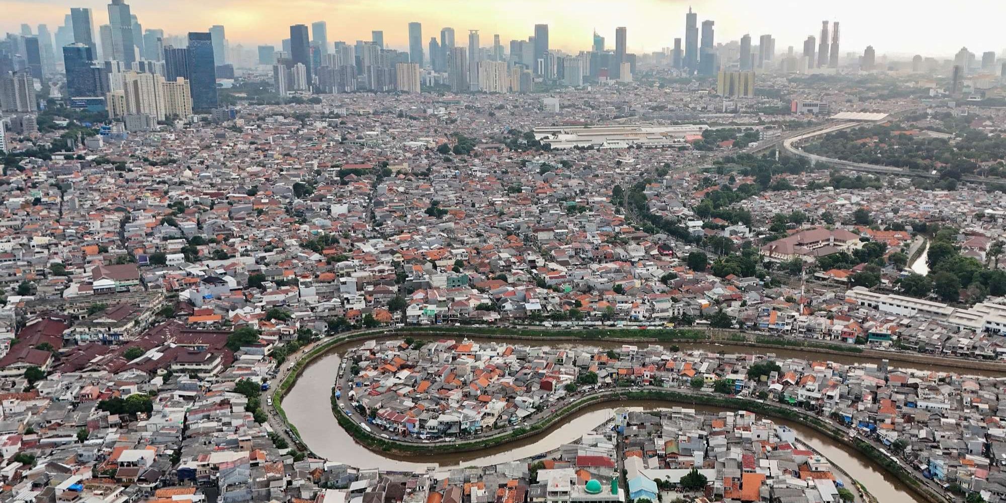 FOTO: Normalisasi Kali Ciliwung Tersendat Bertahun-tahun, Ternyata Ini Kendalanya