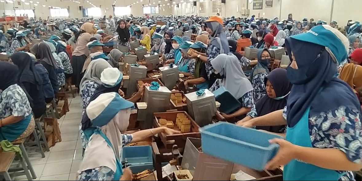 Apa Bedanya Buruh dan Karyawan? Ini Penjelasannya