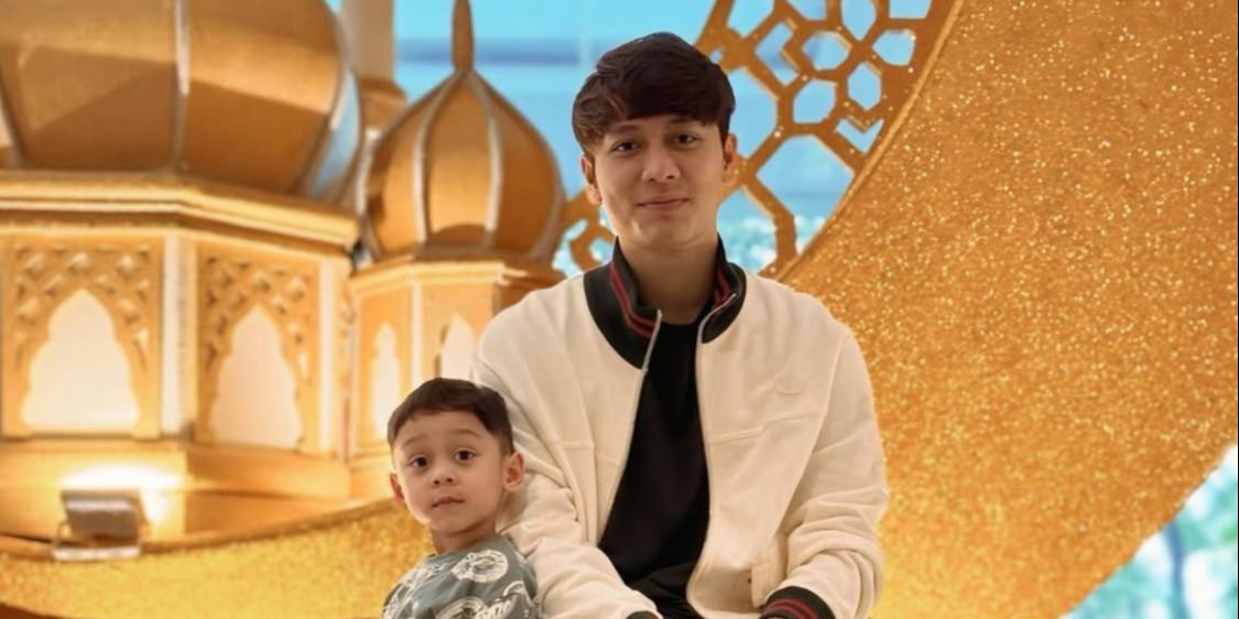 4 Potret Rizky Billar dan Levian Sang Putra Berpose Kembar Super Menggemaskan, Banjir Pujian